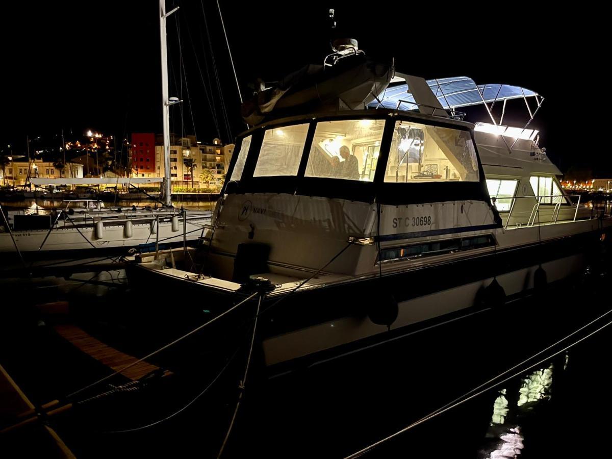 Navi Yacht A Sete, 2 A 8 Couchages, Privatif Hotel Buitenkant foto
