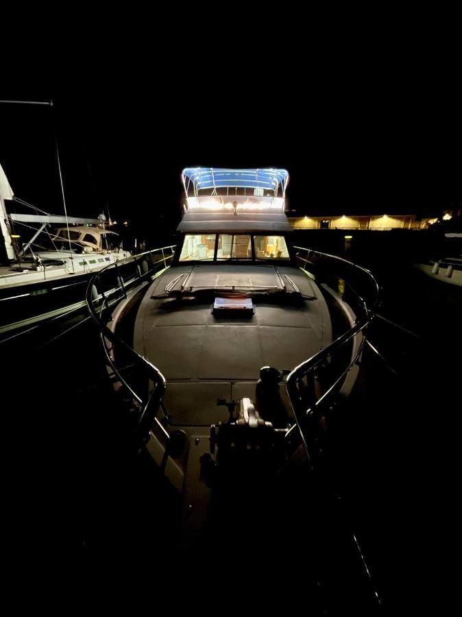 Navi Yacht A Sete, 2 A 8 Couchages, Privatif Hotel Buitenkant foto