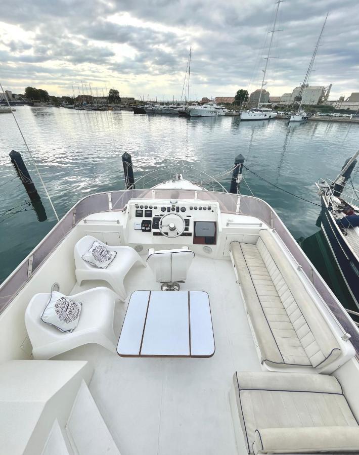 Navi Yacht A Sete, 2 A 8 Couchages, Privatif Hotel Buitenkant foto