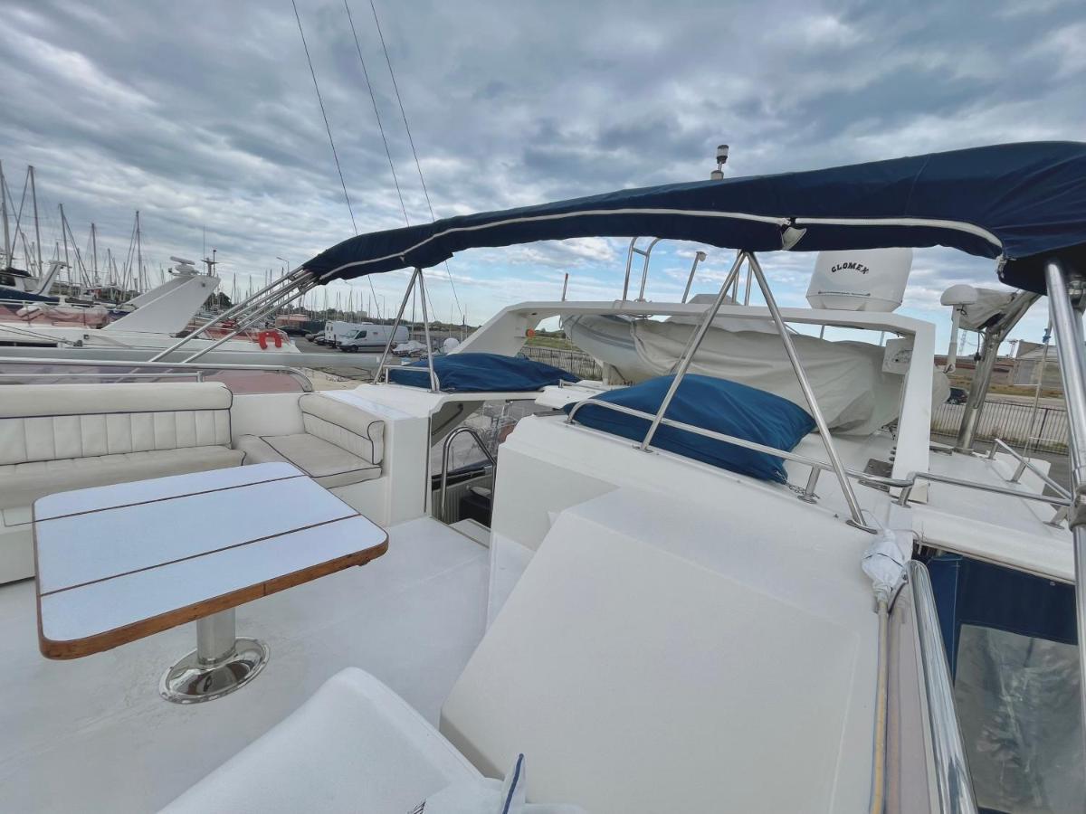 Navi Yacht A Sete, 2 A 8 Couchages, Privatif Hotel Buitenkant foto