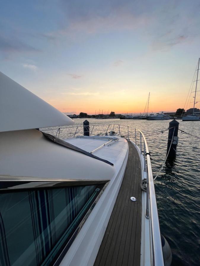 Navi Yacht A Sete, 2 A 8 Couchages, Privatif Hotel Buitenkant foto